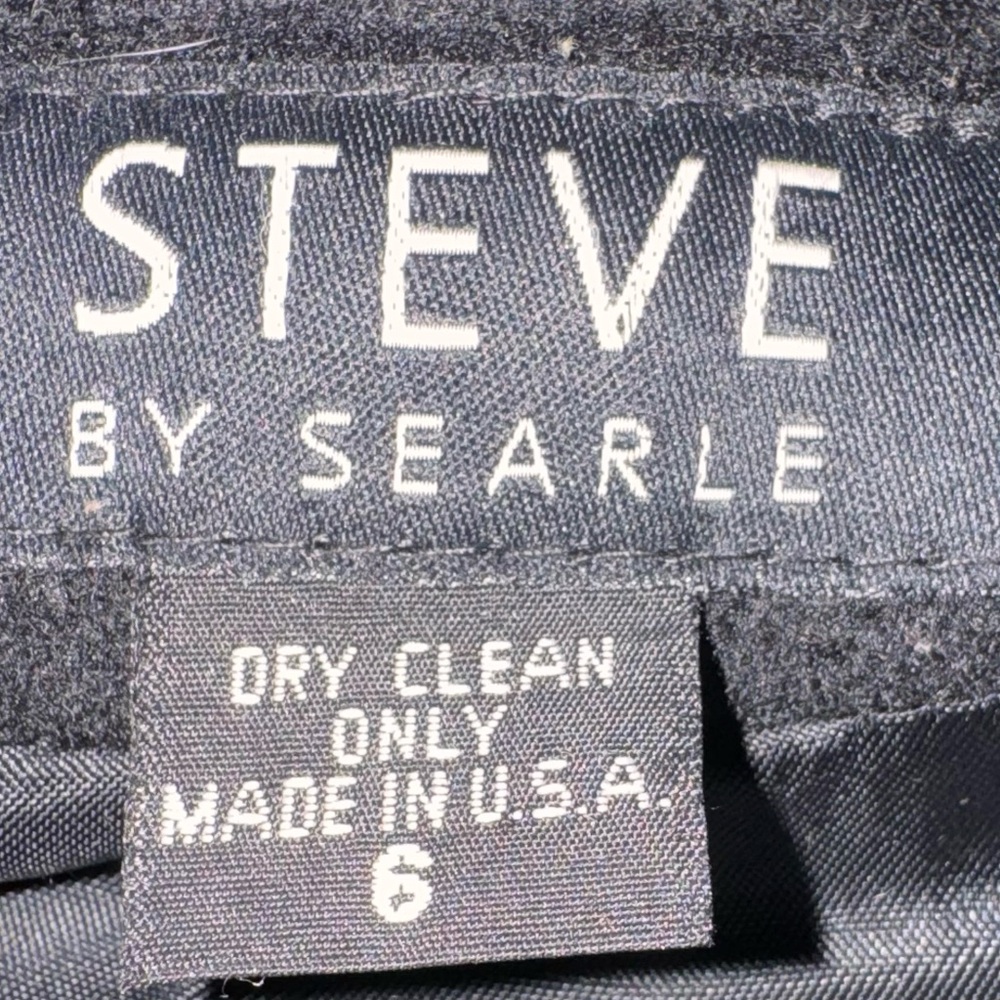 Elegant Black Luxury Trench Coat with Fur Collar - Picture 7 of 8